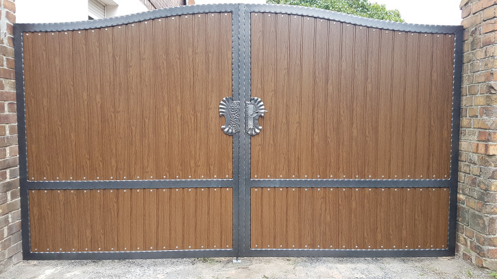 Hoftor mit Kömapan Torfüllung