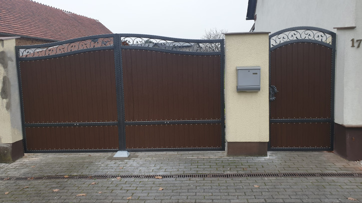 Hoftor mit Kömapan Torfüllung